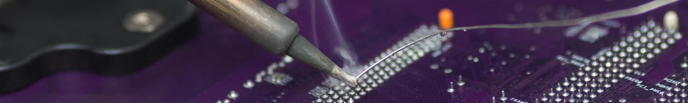 2c58429a-41e2-4794-861b-095f125d5ebe-close-up-reparation-computer-motherboard.jpg